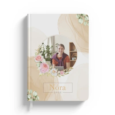 Személyre szabott napló virágokkal és nevekkel