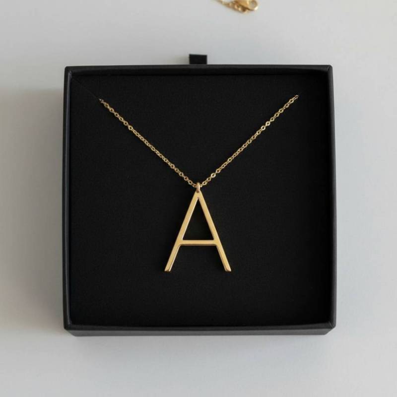 Személyre szabott nyaklánc a saját kezdőbetűddel