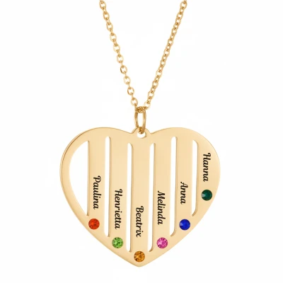 Nyaklánc szív alakú medállal hat névvel