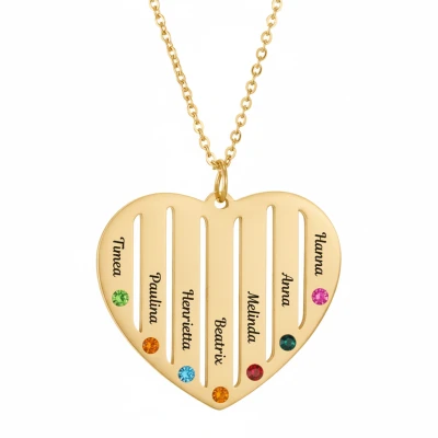 Nyaklánc szív alakú medállal hét névvel