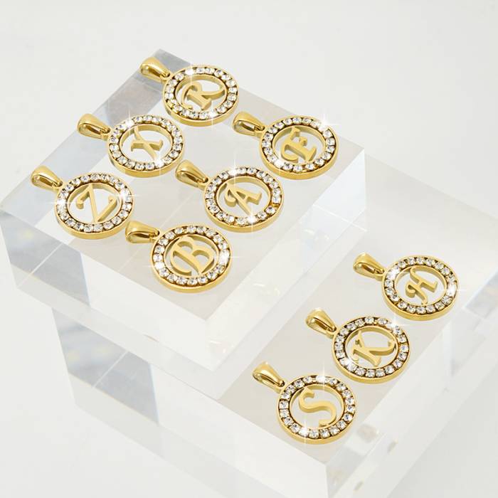 Személyre szabott nyaklánc kezdőbetűvel