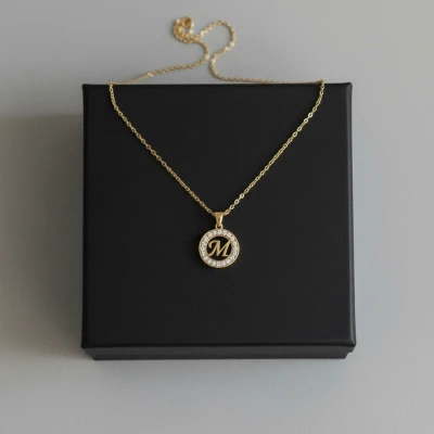 Személyre szabott nyaklánc kezdőbetűvel