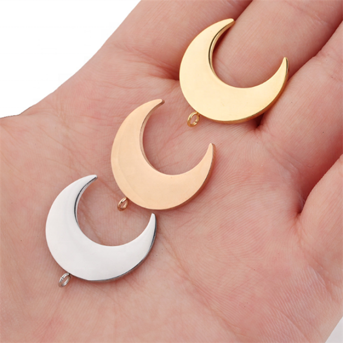 Nyaklánc félhold medállal