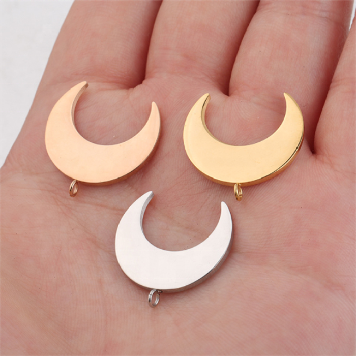 Nyaklánc félhold medállal