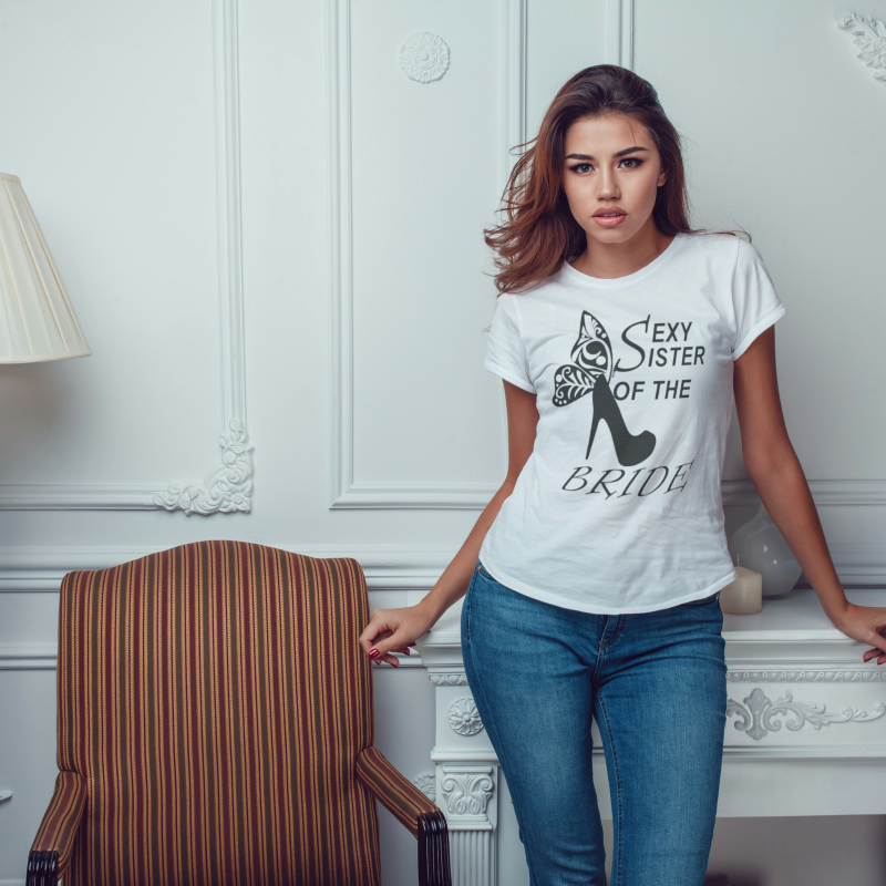 Lánybúcsúra Személyre Szabott Póló - A menyasszony húga Lánybúcsúra Személyre Szabott Póló - A menyasszony húga