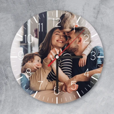 Személyre szabott falióra a te képeddel